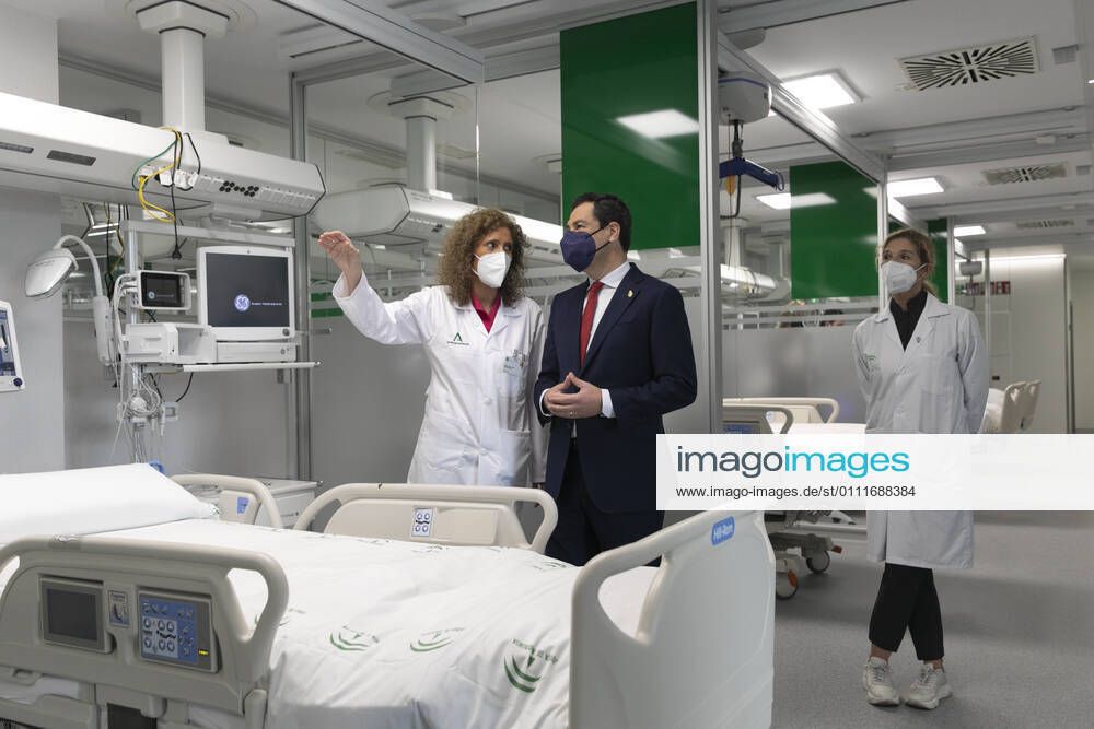 The President of the Junta de Andalucia, Juanma Moreno (c), with the healthcare staff during the inauguration of the new Covid-19 Emergency Hospital, built in the former Military Hospital Vigil de Quinones. In Seville, (Andalusia, Spain), 01 February 2021. 01 FEBRUARY 2021 Maria JosÃ Lopez LagenciaEP 02 01 2021 Seville (Andalusia) Seville (Andalusia) Spain