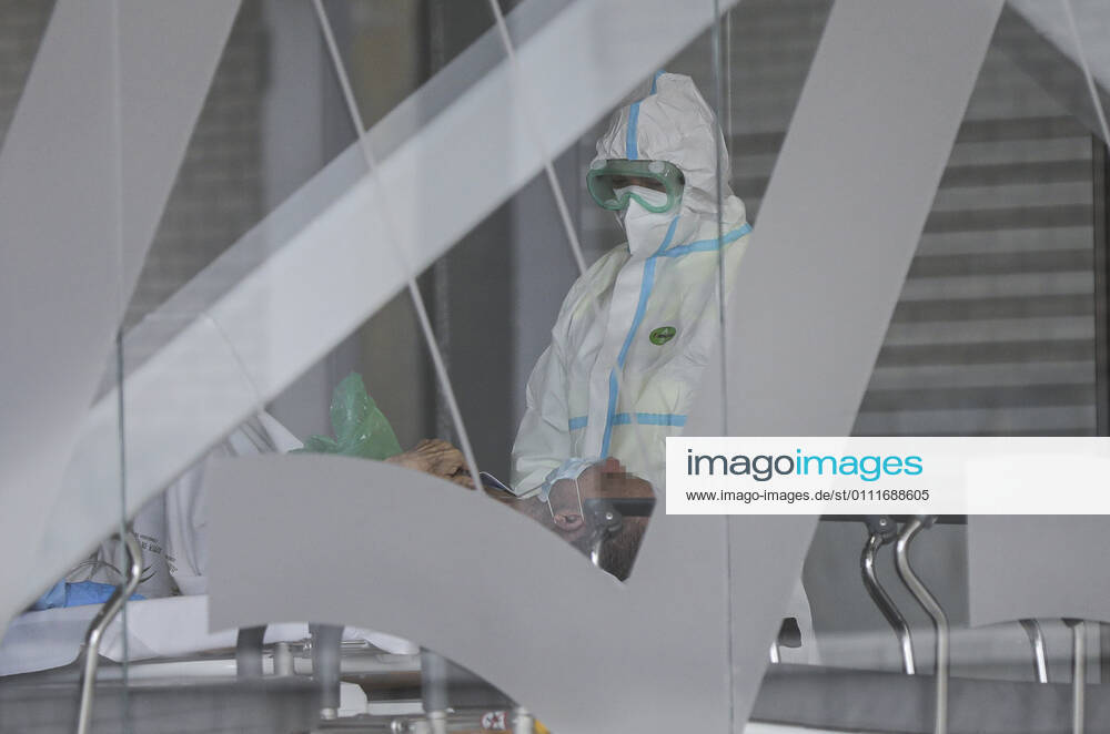 Healthcare personnel in PPE suit during the admission of a covid-19 patient to the new Covid-19 Emergency Hospital. In Seville (Andalusia, Spain), 01 February 2021. 01 FEBRUARY 2021 Maria JosÃ Lopez LagenciaEP 02 01 2021 Seville (Andalusia) Seville (Andalusia) Spain