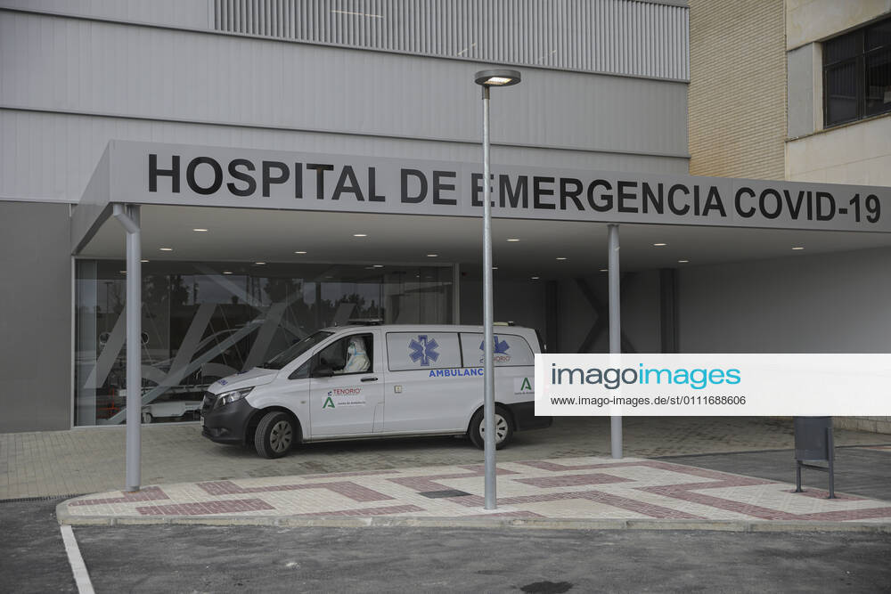 Healthcare personnel in PPE suit during the admission of a covid-19 patient to the new Covid-19 Emergency Hospital. In Seville (Andalusia, Spain), 01 February 2021. 01 FEBRUARY 2021 Maria JosÃ Lopez LagenciaEP 02 01 2021 Seville (Andalusia) Seville (Andalusia) Spain