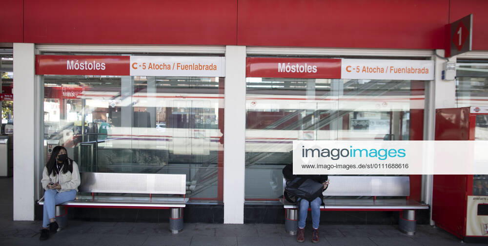 Several passengers wait to catch the train at the Mostoles Central station on the same day that new restrictions come into force in the municipality by the Covid-19, in Mostoles, Madrid, (Spain), on February 1, 2021. As of today in Madrid, 19 more Basic Health Zones (ZBS) are extended to those with restrictions, from which you can not enter or leave without good cause such as work or studies. These 19 are in addition to those already restricted previously, which is why at this moment there are a total of 71 basic health zones (ZBS) and 30 localities with restrictions in the region. 01 FEBRUARY 2021;MOSTOLES;RESTRICTIONS;COVID;CORONAVIRUS Eduardo Parra LagenciaEP 02 01 2021 Mostoles, (Madrid) Mostoles, (Madrid) Spain