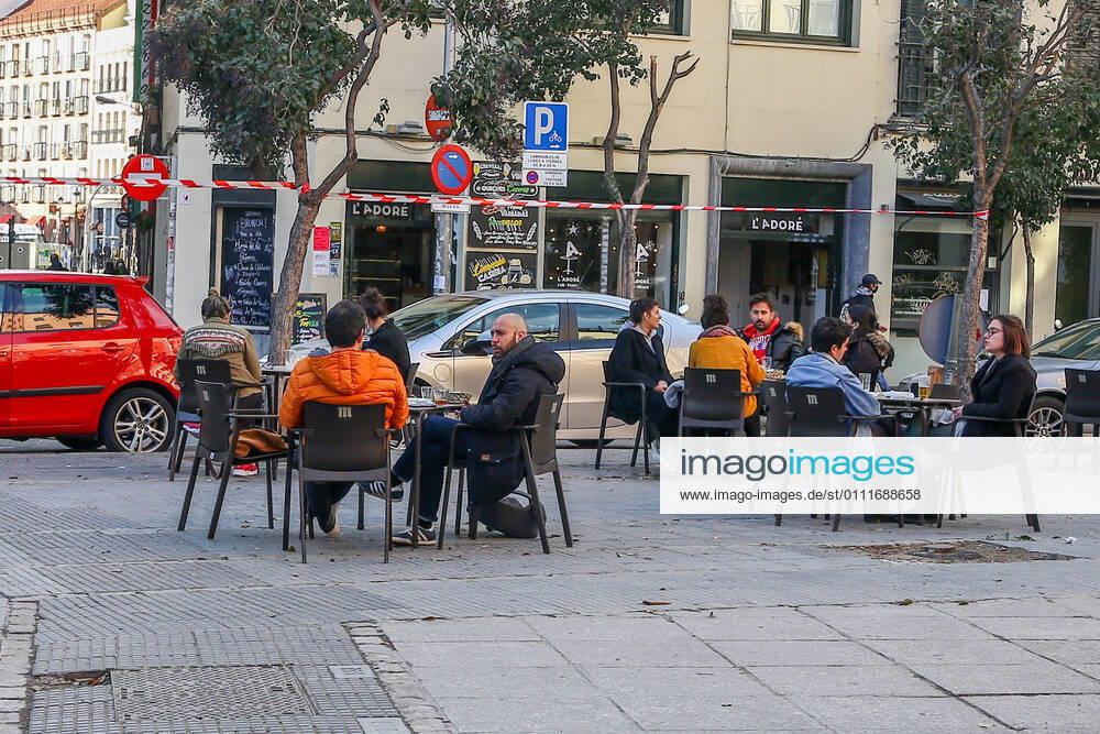 Several tables on a terrace in the district of La Latina in Madrid (Spain), on February 1, 2021. The community of Madrid will decree the mandatory use of masks inside restaurants and increase the number of people who can be seated at the same table on a terrace to 6. The measures will come into force from next Friday. 01 FEBRUARY 2021;CORONAVIRUS;RESTRICTIONS;INFECTED;CONTAGIONS;MASKS;HOSPITALITY INDUSTRY Ricardo Rubio LagenciaEP 02 01 2021 Madrid Madrid Spain