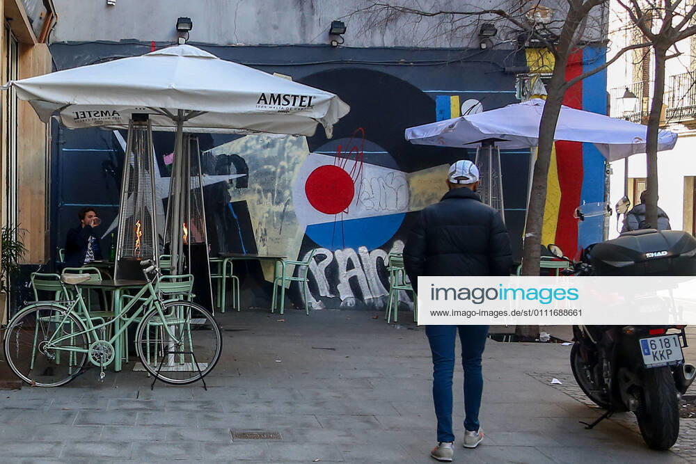 Several tables on a terrace in the district of La Latina in Madrid (Spain), on February 1, 2021. The community of Madrid will decree the mandatory use of masks inside restaurants and increase the number of people who can be seated at the same table on a terrace to 6. The measures will come into force from next Friday. 01 FEBRUARY 2021;CORONAVIRUS;RESTRICTIONS;INFECTED;CONTAGIONS;MASKS;HOSPITALITY INDUSTRY Ricardo Rubio LagenciaEP 02 01 2021 Madrid Madrid Spain