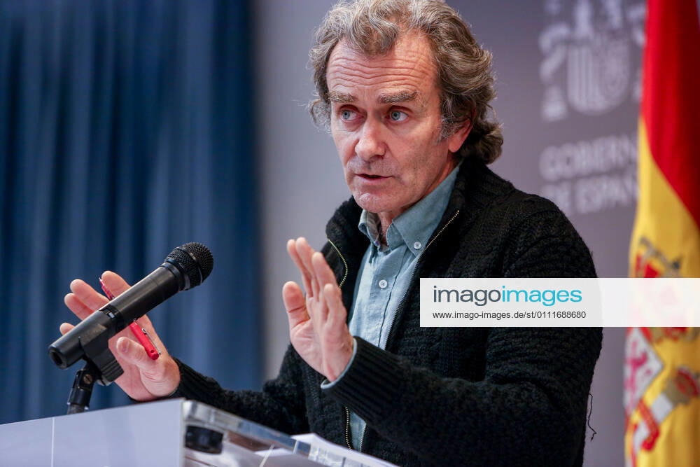 The director of the Center for Coordination of Alerts and Health Emergencies (CCAES), Fernando Simon, during the conference convened before the media at the Ministry of Health to report on the evolution of the coronavirus, in Madrid, (Spain), on February 1, 2021. 01 FEBRUARY 2021;CORONAVIRUS;CONTAGIONS;PRESS CONFERENCE;INFECTED;DEATHS;VIRUS LagenciaEP PRESS R.Rubio.POOL 02 01 2021 Madrid Madrid Spain