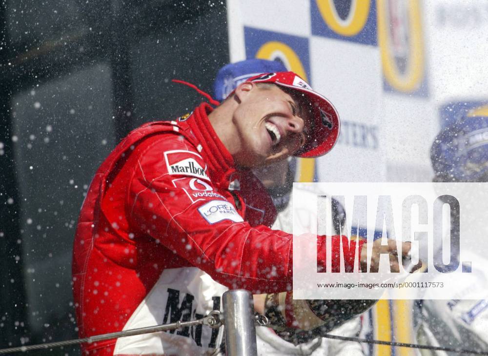 Michael Schumacher (Deutschland Ferrari) - Sektdusche Motorsport Grand Prix Herren Großer Preis von San Marino 2004, Formel 1 Weltmeisterschaft, F1, F, GP, WM, Einzelbild Imola Freude, Begeisterung