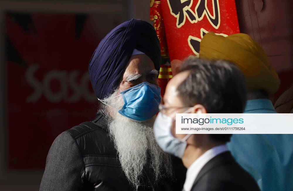 Coronavirus, Eindrücke aus Hongkong February 2, 2021, Hong Kong, CHINA: Sheikh men conversing on the street in Hong Kong.Invalidation of BNO ( Overseas ) Passports have created an impact on ethnic minorities in Hong Kong, who are largely, holders of BNO ( Overseas ) Passports. They are now a holder of invalid travel document not recognized by PRC and HKSAR government, unable to exit from HK by sea, air and land.Feb-2,2021Hong Kong.ZUMA Hong Kong CHINA - ZUMAl137 20210202_zap_l137_002