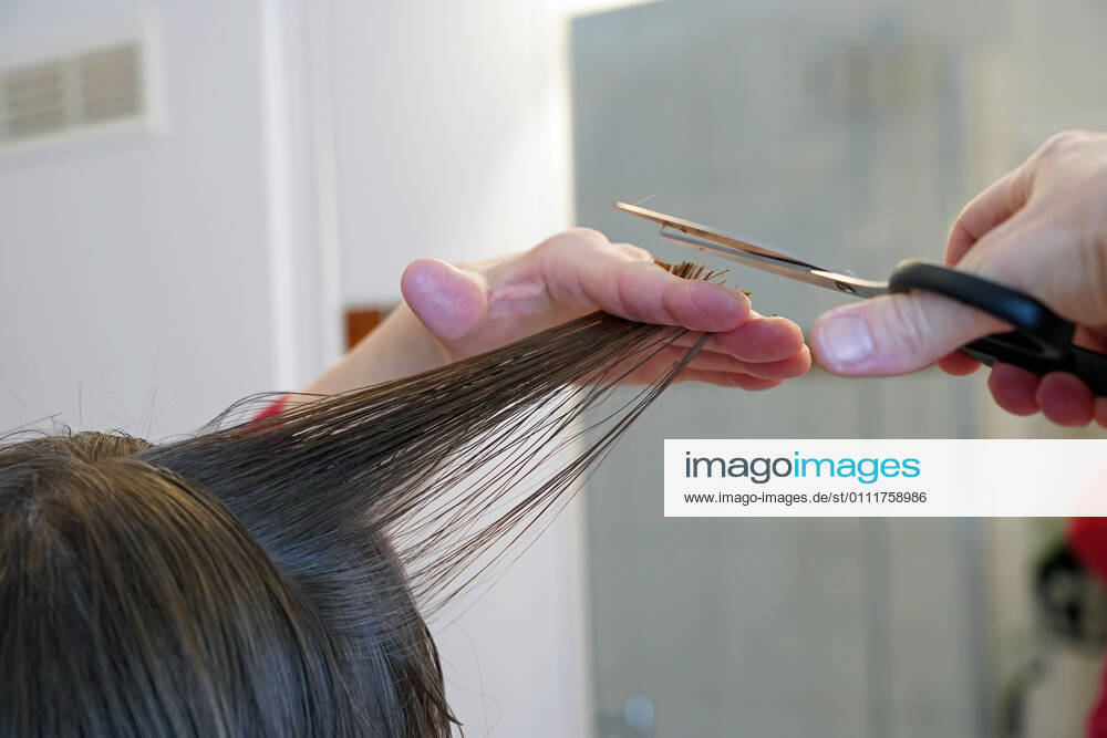 Because of the Corona Lockdown, some people are now cutting their own hair