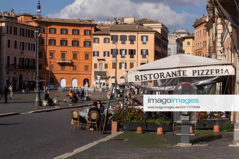 Coronavirus in Italien, Eindrücke aus Rom Italy: Restaurants and bars reopen in Rome People eat at a restaurant in Piazza Navona in Rome Rome Italy