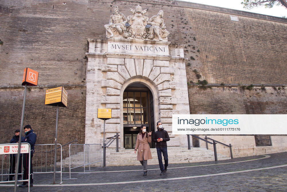 Coronavirus in Italien, Eindrücke aus Rom Italy: Museums in Rome reopen View of exit of Vatican Museums, from yesterday, 1 February 2021, reopened to the public, with limited admissions Rome Italy