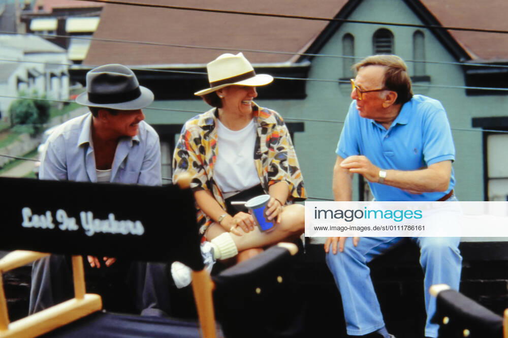Richard Dreyfuss, Martha Coolidge, Neil Simon, Lost in Yonkers (1993) Columbia File Reference 34082-438THA Hollywood CA USA