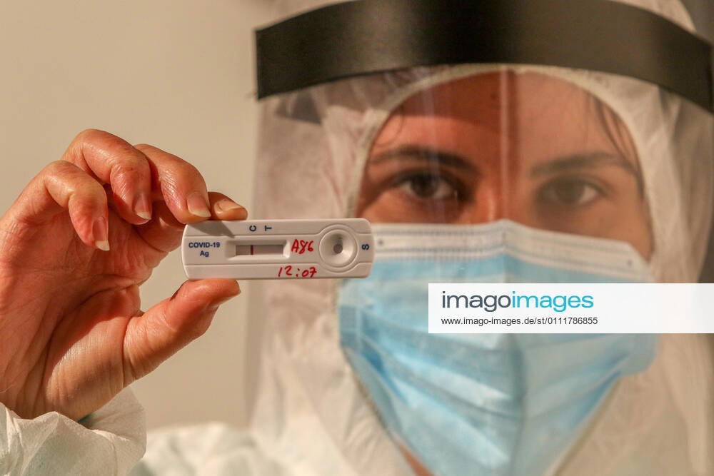 2 February 2021 (Malaga) Today has begun the rapid testing of workers in the tourist, commercial and cultural sector of Malaga capital,in the Palacio de ferias y Congresos de Malaga, with the aim of influencing the safety of these businesses and achieving greater peace of mind for customers in the face of possible contagion. Given the persistence of the health crisis caused by the COVID-19, and the very negative impact it is having on tourism, commercial and cultural companies, they have considered it necessary to enhance the image of Malaga as a safe destination . In this regard, the representatives of both entities have agreed to highlight the opportunity to work together to unite efforts for the recovery of the activ - ZUMAc161 20210202_zap_c161_003