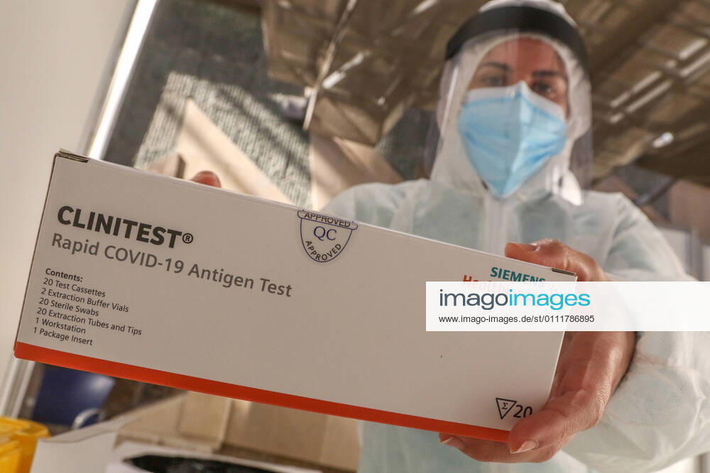 2 February 2021 (Malaga) Today has begun the rapid testing of workers in the tourist, commercial and cultural sector of Malaga capital,in the Palacio de ferias y Congresos de Malaga, with the aim of influencing the safety of these businesses and achieving greater peace of mind for customers in the face of possible contagion. Given the persistence of the health crisis caused by the COVID-19, and the very negative impact it is having on tourism, commercial and cultural companies, they have considered it necessary to enhance the image of Malaga as a safe destination . In this regard, the representatives of both entities have agreed to highlight the opportunity to work together to unite efforts for the recovery of the activ - ZUMAc161 20210202_zap_c161_027
