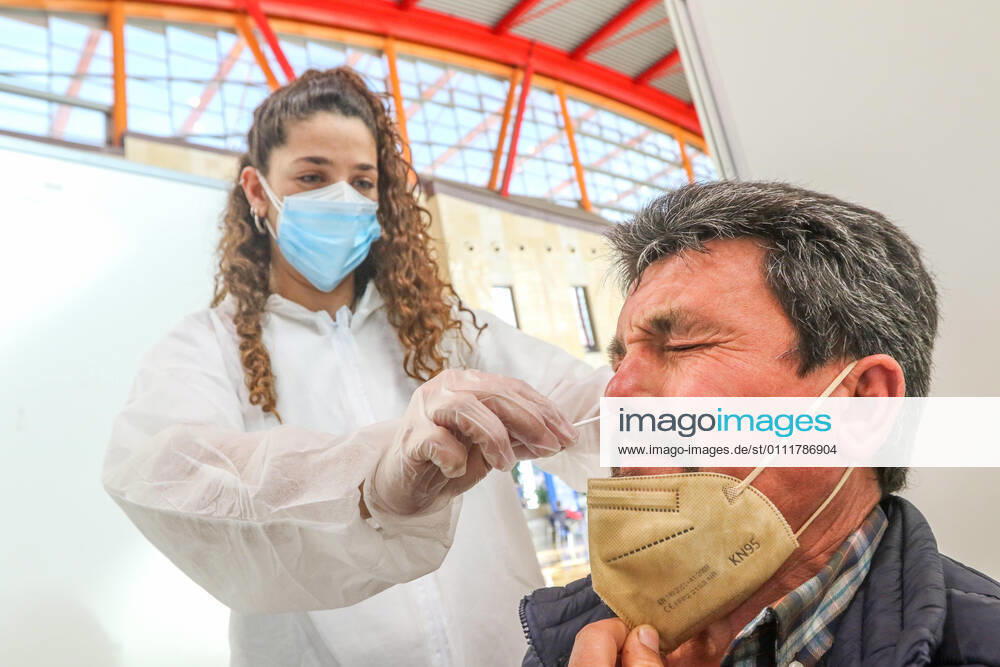 2 February 2021 (Malaga) Today has begun the rapid testing of workers in the tourist, commercial and cultural sector of Malaga capital,in the Palacio de ferias y Congresos de Malaga, with the aim of influencing the safety of these businesses and achieving greater peace of mind for customers in the face of possible contagion. Given the persistence of the health crisis caused by the COVID-19, and the very negative impact it is having on tourism, commercial and cultural companies, they have considered it necessary to enhance the image of Malaga as a safe destination . In this regard, the representatives of both entities have agreed to highlight the opportunity to work together to unite efforts for the recovery of the activ - ZUMAc161 20210202_zap_c161_032