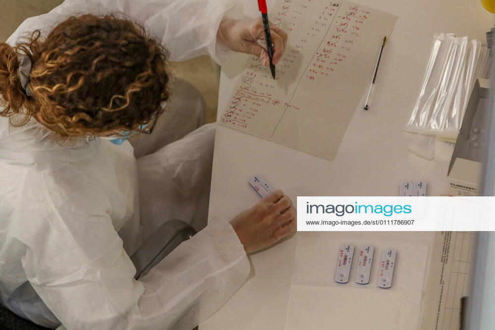 2 February 2021 (Malaga) Today has begun the rapid testing of workers in the tourist, commercial and cultural sector of Malaga capital,in the Palacio de ferias y Congresos de Malaga, with the aim of influencing the safety of these businesses and achieving greater peace of mind for customers in the face of possible contagion. Given the persistence of the health crisis caused by the COVID-19, and the very negative impact it is having on tourism, commercial and cultural companies, they have considered it necessary to enhance the image of Malaga as a safe destination . In this regard, the representatives of both entities have agreed to highlight the opportunity to work together to unite efforts for the recovery of the activ - ZUMAc161 20210202_zap_c161_034