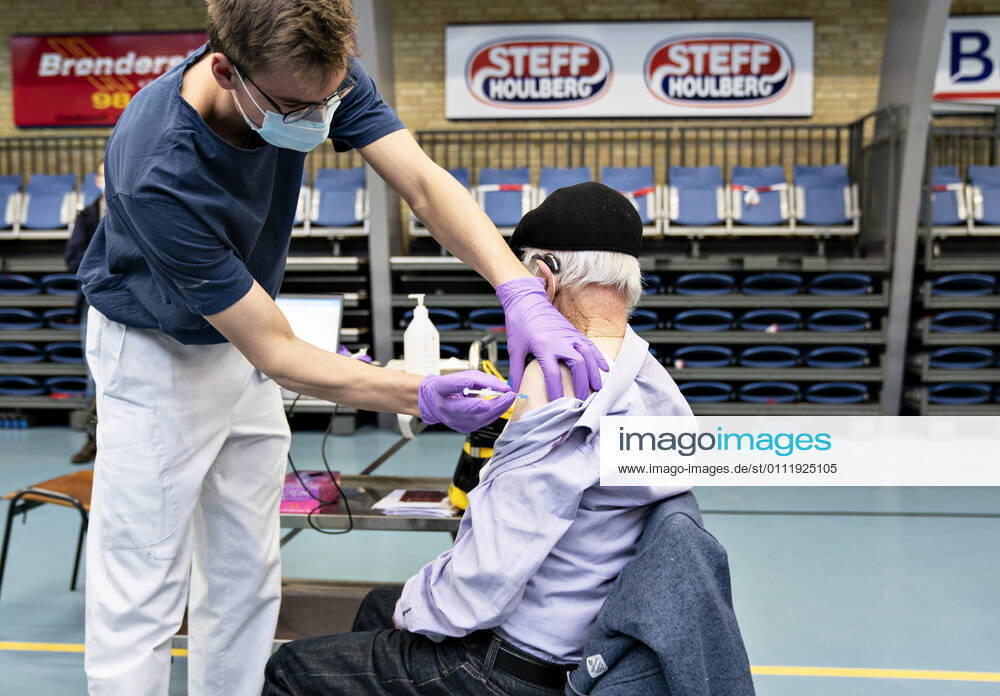 The vaccination with the Moderna vaccine for 85 citizens is underway in Broenderslevhallen, Thursday 4 February 2021 This is the first time Moderna has been used in Denmark. Specifically, these are the oldest citizens in the target group. target group, Broenderslev Jylland Denmark