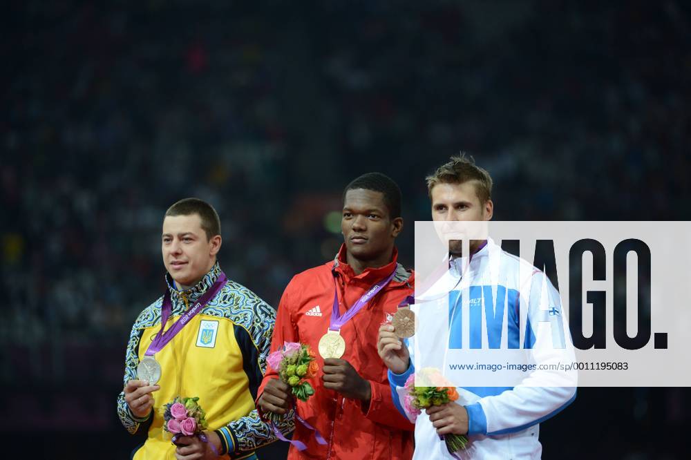 LONDON, Aug. 11, 2012 - Gold medalist Keshorn Walcott (C) of Trinidad and Tobago, silver medalist Oleksandr Pyataytsya (L) of Ukraine and bronze medalist Antti Ruuskanen of Finland pose at awarding ceremony of men s javelin throw event at London 2012 Olympic Games, London, Britain, Aug. 11, 2012. (OLY2012)BRITAIN-LONDON-MEN S JAVELIN THROW