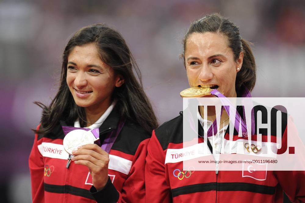 V.li: BULUT Gamze (TUR),CAKIR ALPTEKIN Asli (TUR),1500m der Frauen,Siegerehrung,victory ceremony mit Medaillen,am 11.08.2012. Olympische Sommerspiele 2012 in London vom 27.07. - 12.08.2012 in London Grossbritannien.