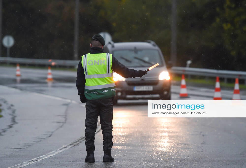 A Portuguese Republican National Guard officer (GNR), stops a car at the border between Portugal and Spain..From January 31, Portugal closed its land border with Spain, for a period of at least two weeks in an attempt to contain the virus. Just essential movements are still allowed, such for workers, medical reasons and goods transportation. Monfortinho Portugal - ZUMAs197 20210204_zaa_s197_171