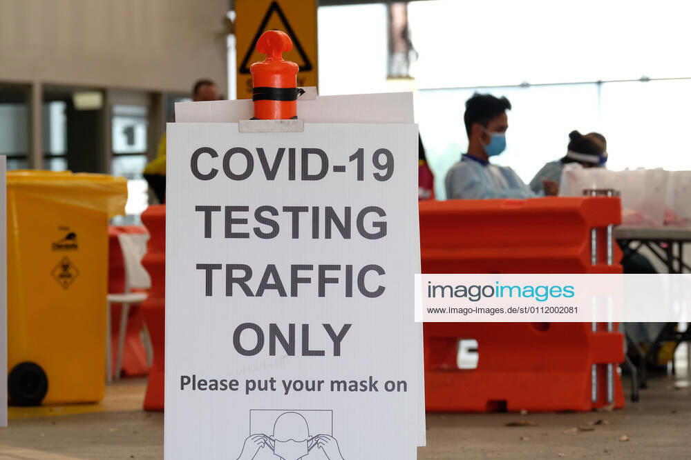 VICTORIA CORONAVIRUS COVID19, Medical staff work at a COVID-19 pop-up testing centre in South Melbourne, Friday, February 5, 2021. Authorities are warning there could still be cases lurking from a Victorian hotel quarantine worker infected with the mutant UK variant of COVID-19. ( NO ARCHIVING, , NO USE IN BOOKS WITHOUT CONSENT MELBOURNE VIC AUSTRALIA