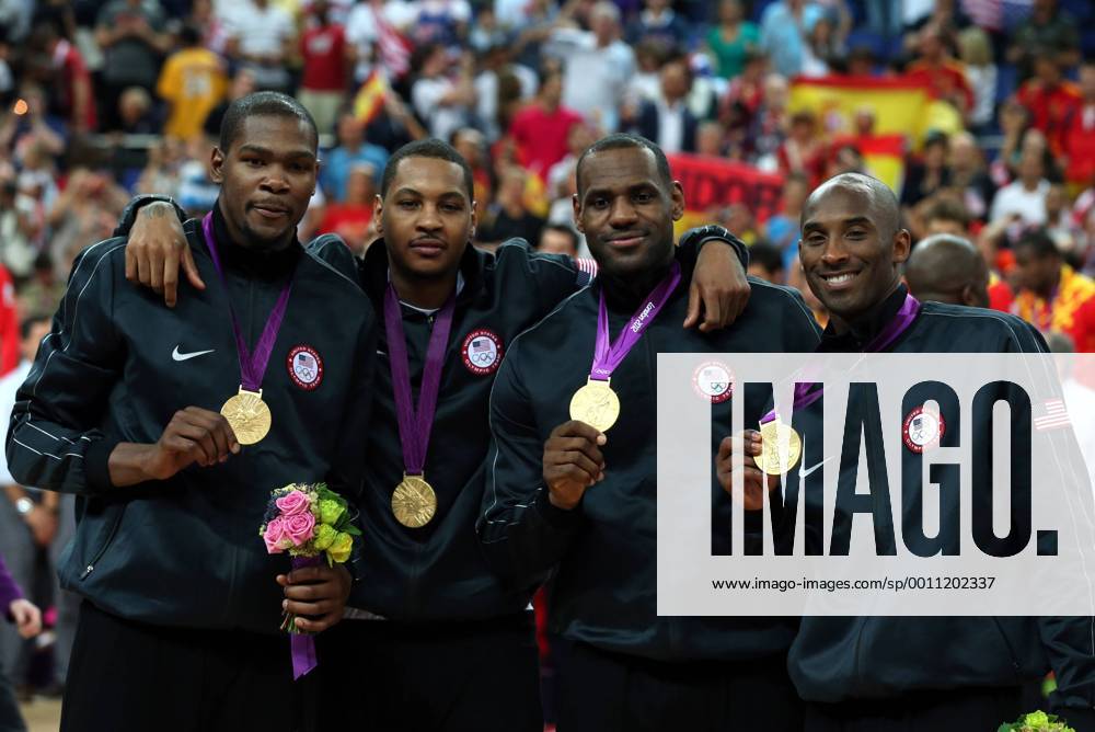 Kevin Durant, Carmelo Anthony, LeBron James, Kobe Bryant LONDON, Aug. 12, 2012 - American basketball players pose with gold medals at the awarding ceremony of men s basketball event, at London 2012 Olympic Games in London, Britain, August 12, 2012. The USA team claimed title of the event. (Xinhua Meng Yongmin) (zgp) (OLY2012)BRITAIN-LONDON-MEN S BASKETBALL-AWARDING