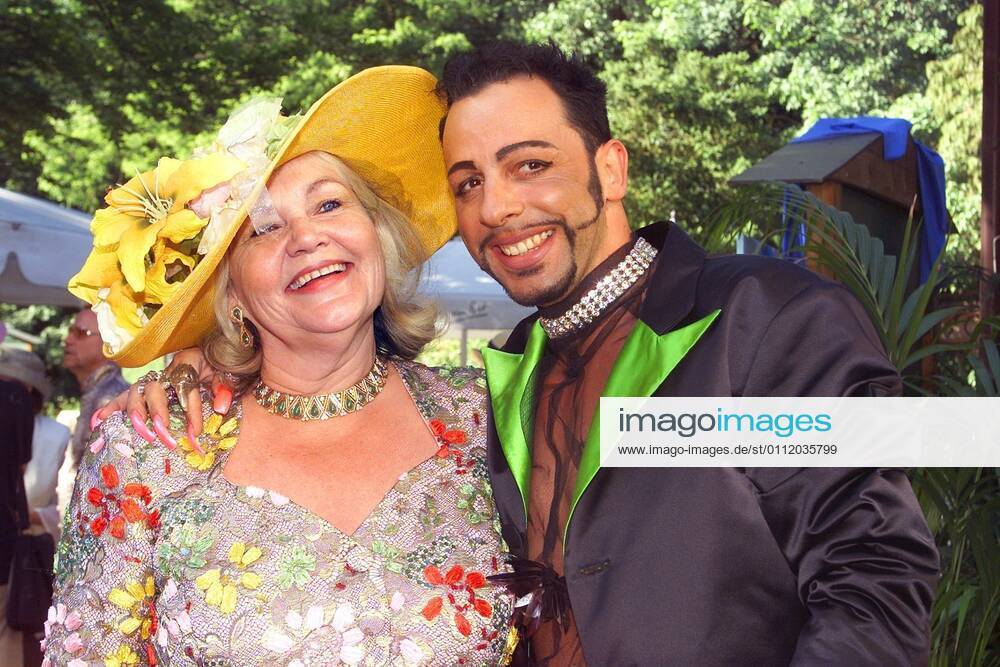 Topic 20 years of Ulla KLingsbeils Charity Hat Party for the benefit of deaf-blind children in the Oberlinhaus in Potsdam With Ulla Klingbeil with Harald Glööckler