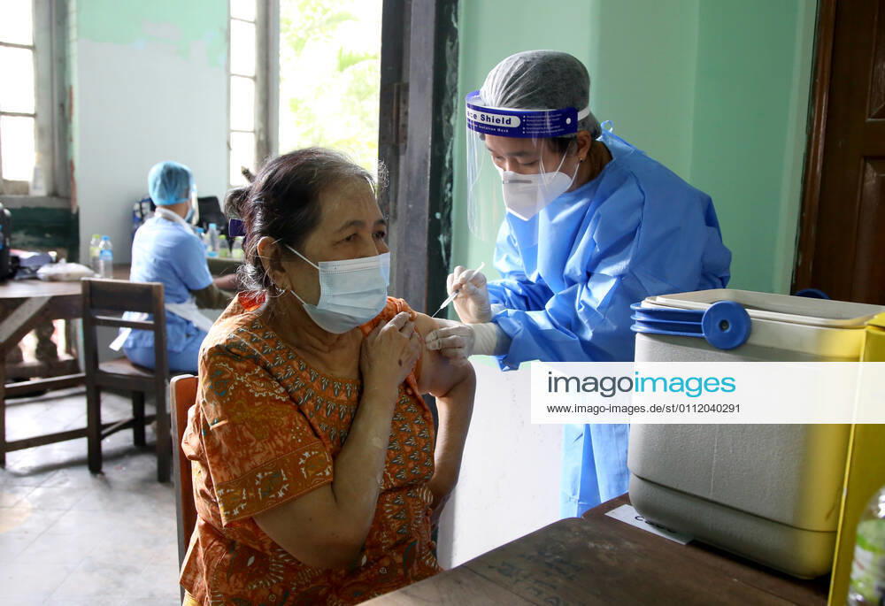 (210205) -- YANGON, Feb. 5, 2021 -- A woman receives the COVID-19 vaccine at a school in Yangon, Myanmar, Feb. 5, 2021. Myanmar resumed the vaccination program against COVID-19 across the country on Friday, according to an announcement from the Health and Sports Ministry. (Photo by Xinhua) MYANMAR-VACCINATION-COVID-19-RESUMPTION Haymhan