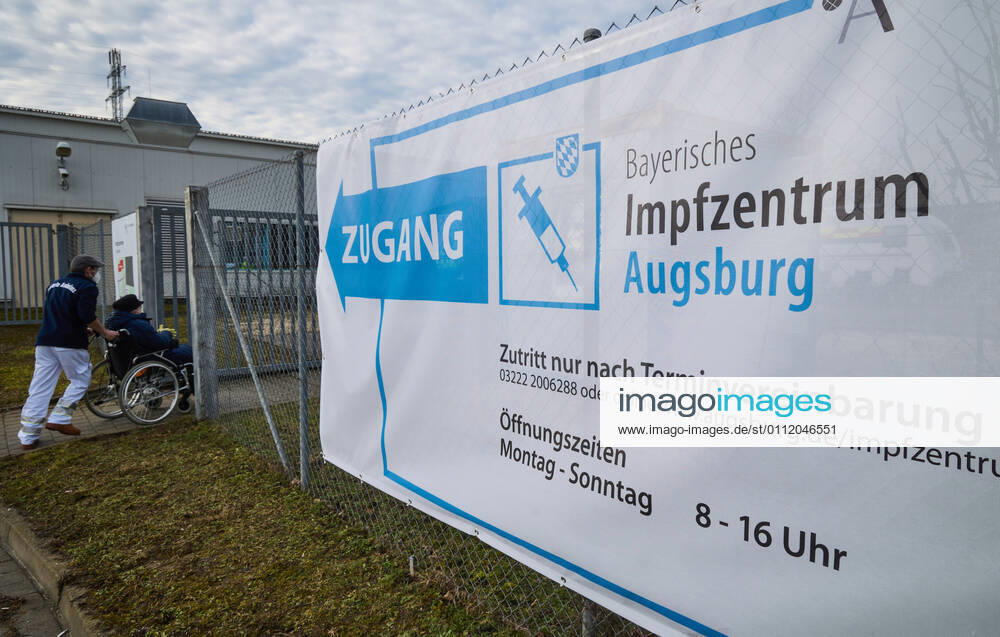 Access to the vaccination centre, a person in a wheelchair is pushed to the vaccination centre Bavarian Vaccination Centre Augsburg, press tour Bavarian Vaccination Centre Augsburg, press tour