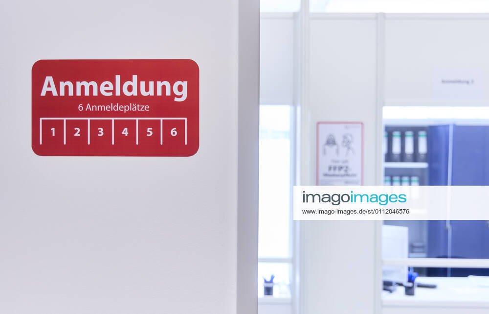 Sign for registration at the vaccination centre Bavarian Vaccination Centre Augsburg, press tour Bavarian Vaccination Centre Augsburg, press tour