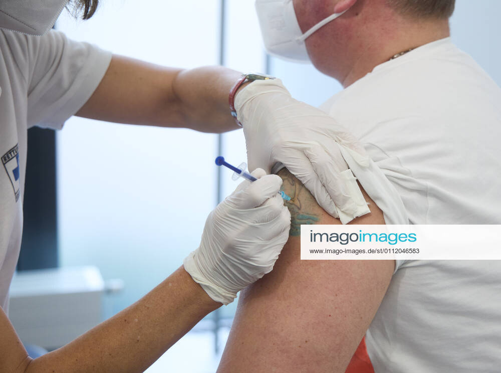 Vaccination of a middle-aged man, vaccination takes place in an unstained spot in a tattoo, Bavarian Vaccination Center Augsburg, press tour Bavarian Vaccination Center Augsburg, press tour