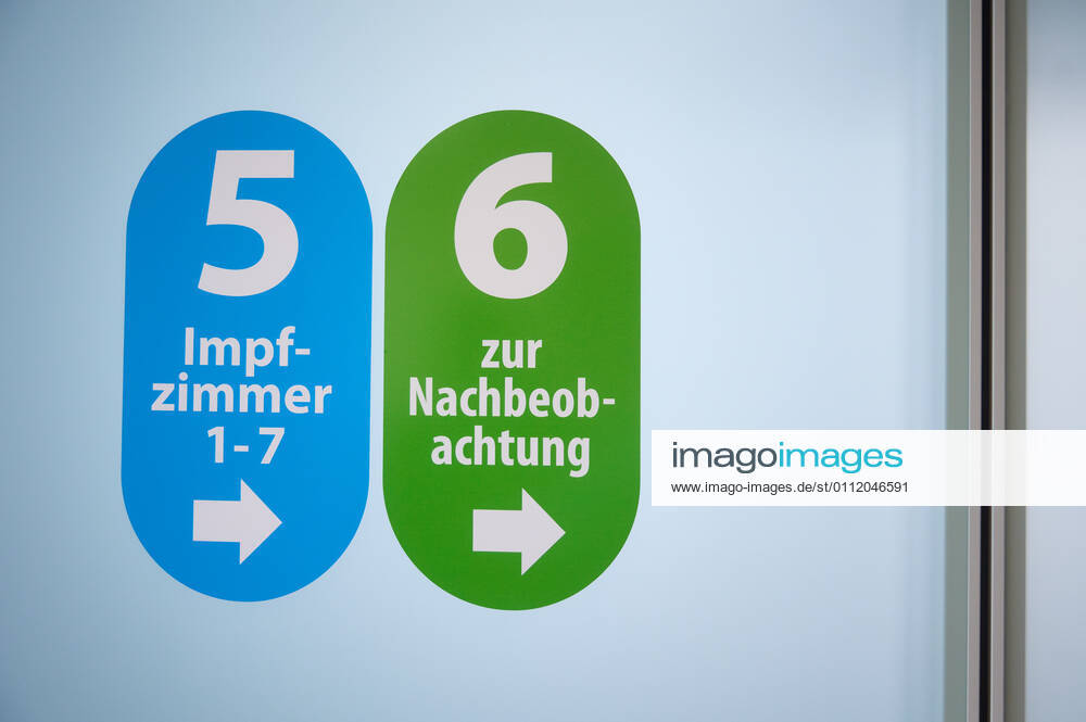 Signs to the vaccination rooms and to the follow-up Bavarian Vaccination Center Augsburg, press tour Bavarian Vaccination Center Augsburg, press tour