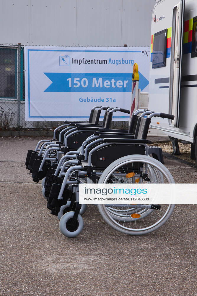 Wheelchairs are available at the PArkplatz in front of the Vaccination Center for the Infirm Bavarian Vaccination Center Augsburg, press tour Bavarian Vaccination Center Augsburg, press tour