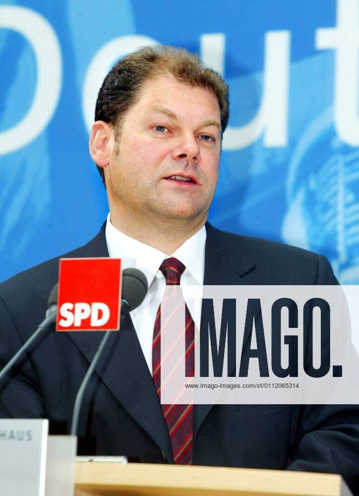 Copyright IMAGO Herrmann Topic The presumably new SPD secretary general Olaf Scholz in the party headquarters