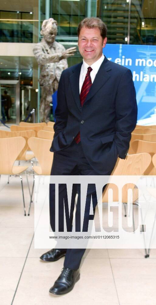 Copyright IMAGO Herrmann Topic The presumably new SPD secretary general Olaf Scholz in the party headquarters