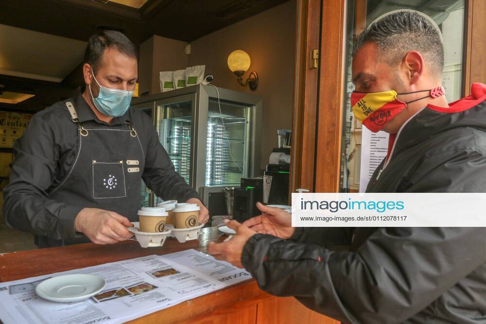 Malaga the take away service is the only option for restaurants and cafes for the closure of non essential shops in Andalucia by coronavirus Cordon Press FOTOSxLORENZOxCARNERO CORDONPRESS