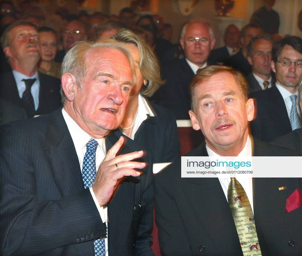 National Prize for Havel Copyright IMAGO Herrmann Date 18 06 2003 Subject Awarding of the National Prize, worth 100,000 euros, to Václav Havel at the Schauspielhaus Berlin In attendance were Federal President Johannes Rau