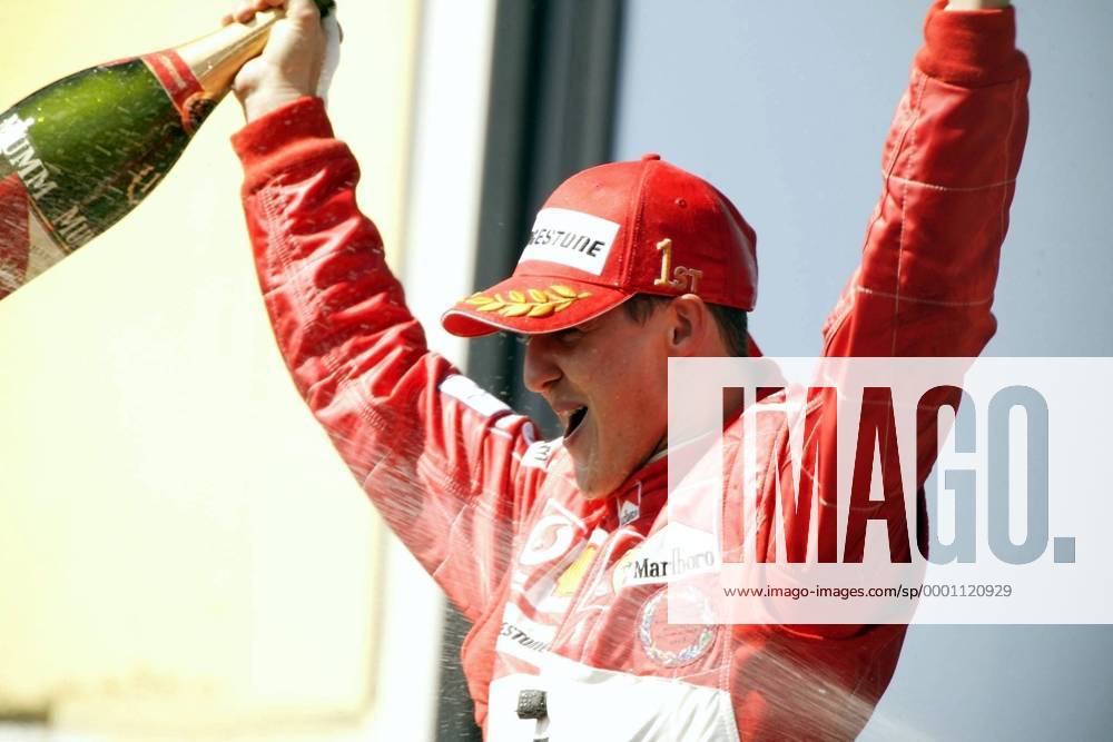Michael Schumacher (Deutschland Ferrari) feiert seinen Sieg beim Großen Preis von San Marino Motorsport Grand Prix Herren Großer Preis von San Marino 2004, Formel 1 Weltmeisterschaft, F1, F, GP, WM, Vdig Einzelbild Imola Freude, Begeisterung,