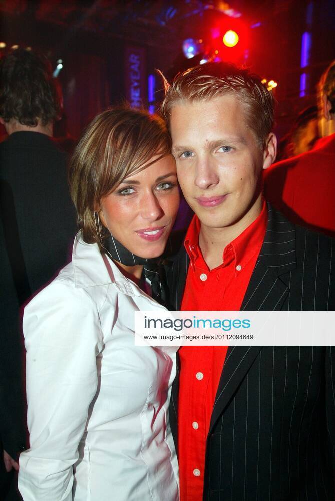 Maxim Woman of the Year 2003 Copyright IMAGO Herrmann 17 12 2003 OLiver Pocher with girlfriend Annemarie Warnbross Theme award ceremony Maxim Woman of the Year 2003 in the Tränenpalast in Berlin