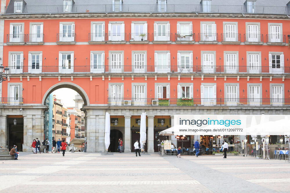 Bar terraces in the Plaza Mayor in Madrid (Spain), on February 5, 2021. The Community of Madrid extends from Friday the number of people who can share a table on the terraces, which goes from four to a maximum of six, while maintaining the limit of four inside the establishments, and continues to suspend the bar service. The increase in the maximum number of diners on the terraces has been published Friday in the Official Gazette of the Community of Madrid (BOCM) with effect from the same day of publication. 5 FEBRUARY 2021;COMMUNITY OF MADRID;HOSPITALITY;CORONAVIRUS;TERRACES;BARS;ECONOMY;VIRUS Tamara Rozas LagenciaEP 02 05 2021 MADRID MADRID Spain