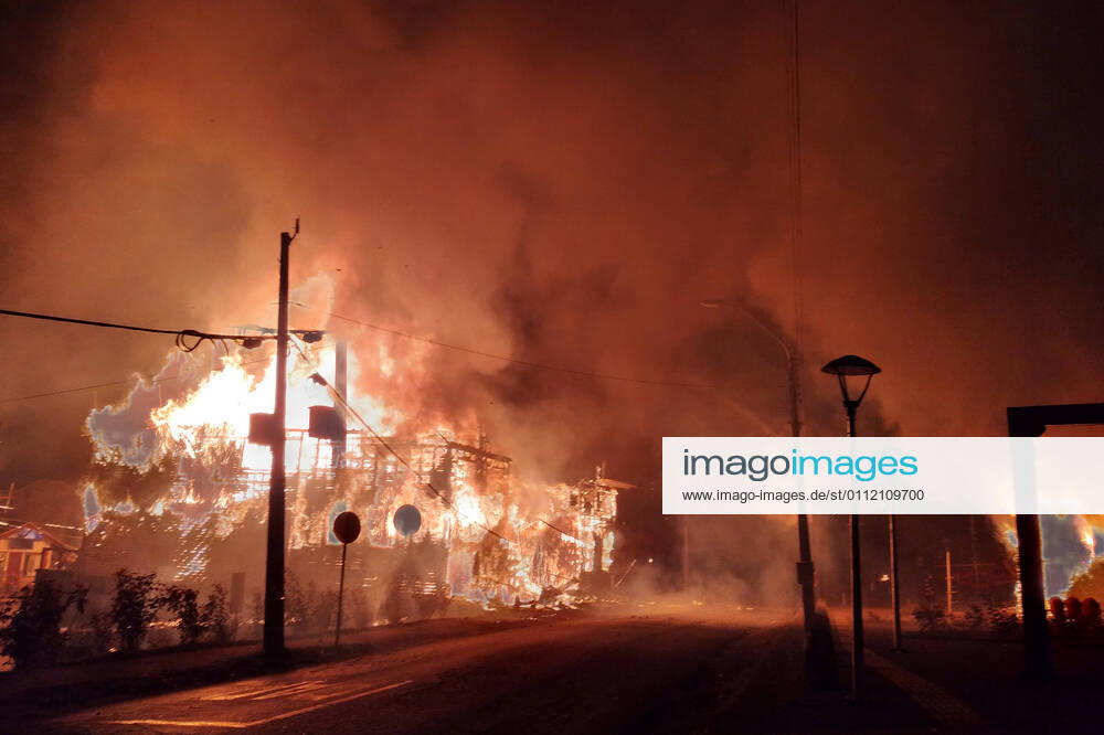 Demonstrators burn the municipality in protest against the shooting death of a juggler at the hands of an unidentified police officer during an identity check Alicia Caceres Aton Chile, Panguipulli Chile Aton 486526