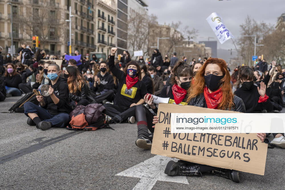 A protester holds a placard saying that dance is equal to education during the demonstration..Professionals, teachers and students of the Dance schools have gathered in Passeig de Grà cia to demand the suspension of the restrictive measures derived from the Covid infections to recover dance classes and return to work. Barcelona Spain - ZUMAs197 20210206_zaa_s197_142