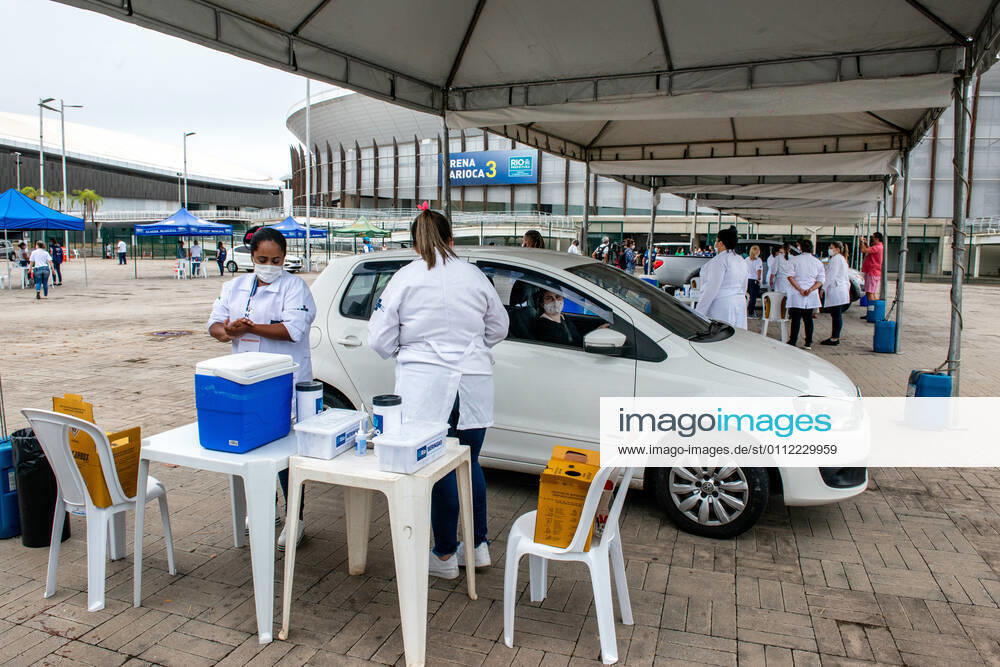 Drive-thru COVID-19 vaccination in Brazil VACCINATION DRIVE THRU - Vaccination against Covid19 of elderly over 90 years of age in the drive thru system in Barra Olympic Park on February 06, 2021. Rio de Janeiro Barra Olympic Park Brazil 5963_228873