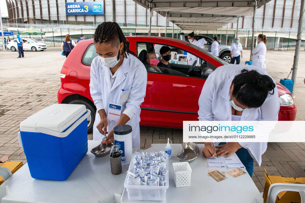 Drive-thru COVID-19 vaccination in Brazil VACCINATION DRIVE THRU - Vaccination against Covid19 of elderly over 90 years of age in the drive thru system in Barra Olympic Park on February 06, 2021. Rio de Janeiro Barra Olympic Park Brazil 5963_228874