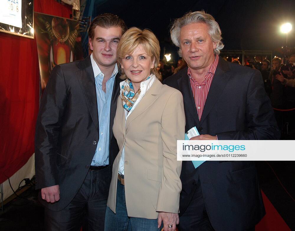 Eventpress Mathias Krohn Copyright IMAGO Mathias Krohn Date 30 08 2006 Theme Premiere CIRQUE DU SOLEIL DRALION in the Grand Chapiteau at the Ostbahnhof in Berlin With Carmen Nebel with son Gregor li and friend Klaas Bauer