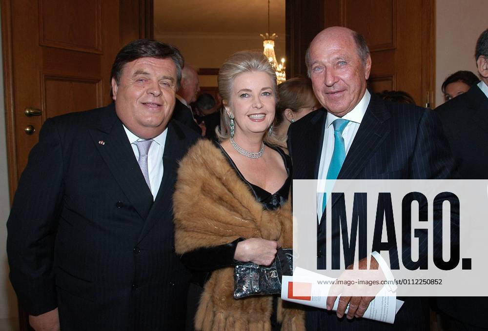 Eventpress Mathias Krohn Copyright IMAGO Mathias Krohn Date 18 10 2006 Theme Anniversary Gala in aid of the Chaim Sheba Medical Center in Tel Aviv at Bellevue Palace in Berlin With V l Helmut and Danielle Thoma with Dietrich Garski