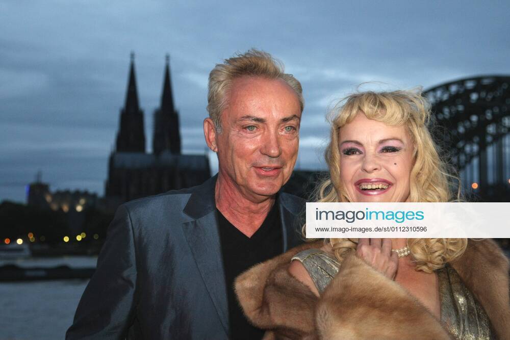 Lulu and Jimi Udo Kier and Katrin Sass at the photo shoot for the new Oskar Roehler film Lulu and Jimi Cologne 14 08 2007 Photo Christopher Adolph Copyright IMAGO Adolph This is a very idiosyncratically told love story, with whi