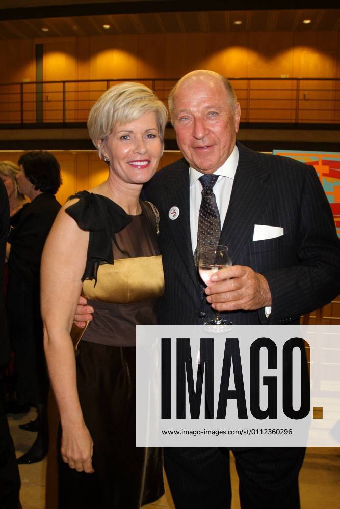 Sheba Anniversary Gala Claudia Garski with husband Dietrich Garski at the Sheba Anniversary Gala in aid of the Sheba Medical Center Tel Hashomer at the Reichspraesidentenpalais in Berlin Copyright IMAGO 10 03 2008 IMAGO Foto Berlin Henry H Herrmann