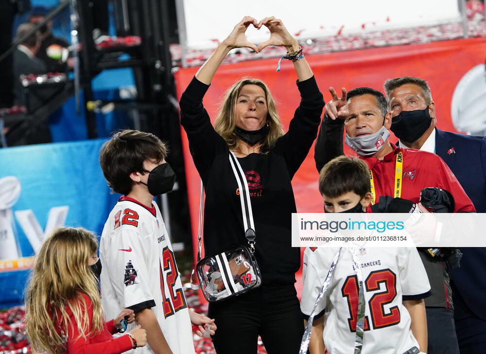 Tampa Bay Buccaneers quarterback Tom Brady s wife Gisele Bundchen makes a heart sign as she and her children wait after the Buccaneers defeated the Kansas City Chiefs 31-9 to win Super Bowl LV at Raymond James Stadium in Tampa, Florida on Sunday, February 7, 2021. SBP202102074414 KEVINxDIETSCH