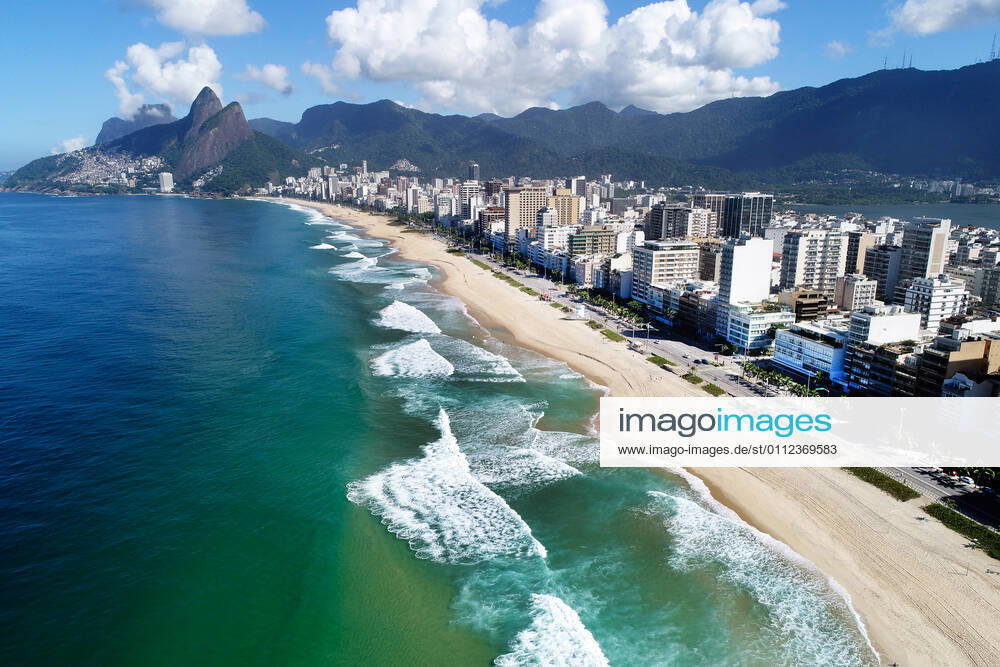 Brazil under COVID-19 RIO DE JANEIRO, BRAZIL, APR 20: COVID 19 - Drone view of Ipanema Beach empty due to pandemic lockdown on April 20, 2020. ( Photo by Chico Ferreira Penta Press ) Rio de Janeiro Brazil 5952_228648