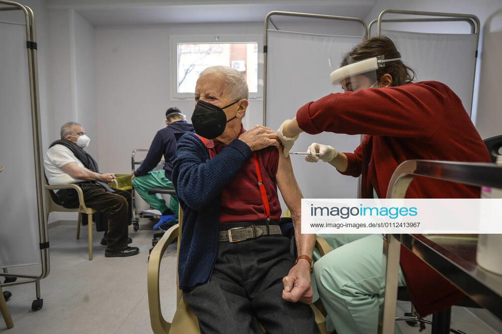 Covid vaccinations begin today in Lazio - 19 for the elderly over 80 in the photo the vaccination center of the Biomedical Campus Editorial Usage Only