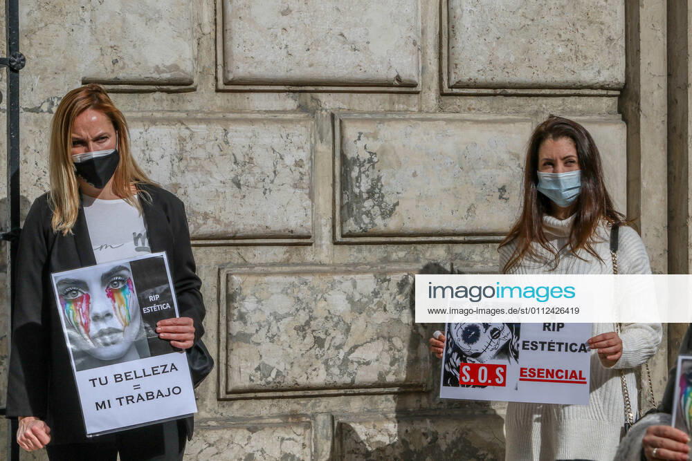 February 8, 2021 (Malaga) the Integral Aesthetic Platform is against the closure of beauty and aesthetic centers and in defense of being considered an essential activity at the door of the Government Delegation of Malaga - ZUMAc161 20210208_zap_c161_013