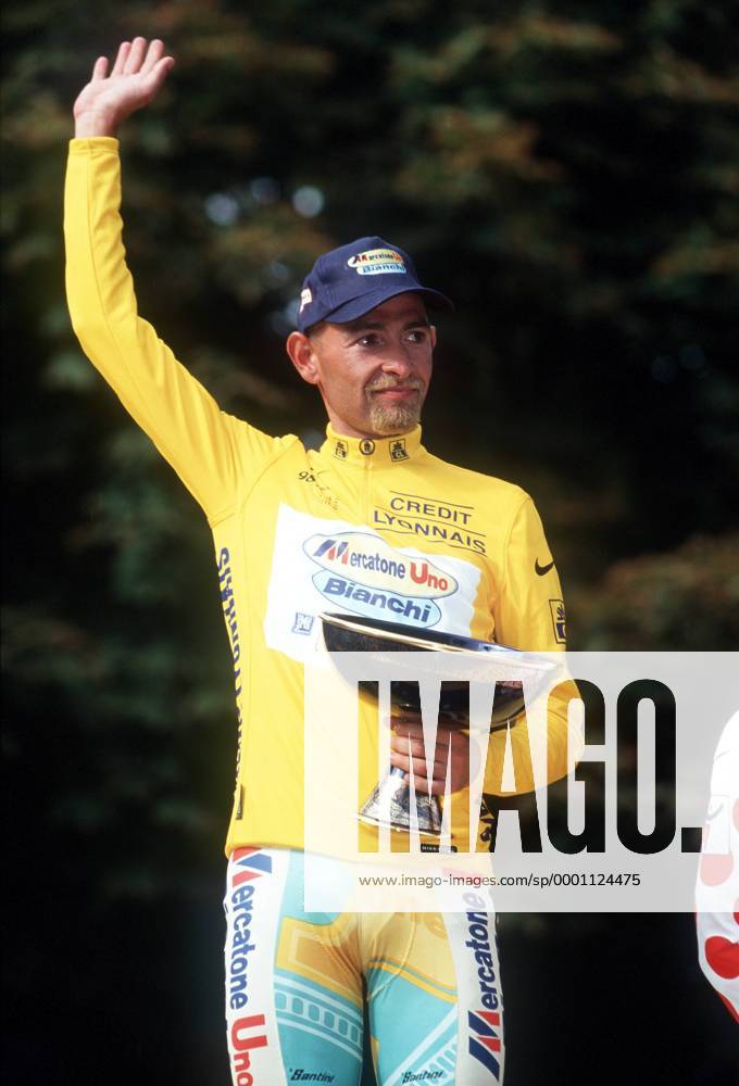 Marco Pantani (Italien Mercatone Uno) - Gesamtsieger der Tour de France 1998 Radsport Herren Tour de France 1998, Straßenradsport, Straße, Rad, Vdia Einzelbild Paris Freude,